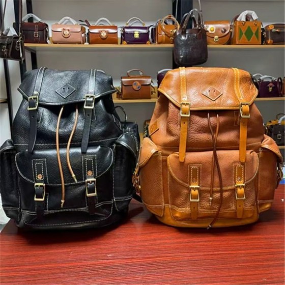 Heavyweight, thickened vegetable-tanned leather classic paratrooper bag